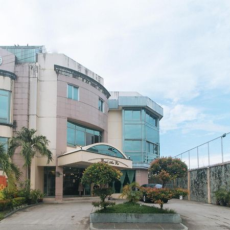 Royal Am Rei Hotel By Reddoorz Bacolod Exterior photo