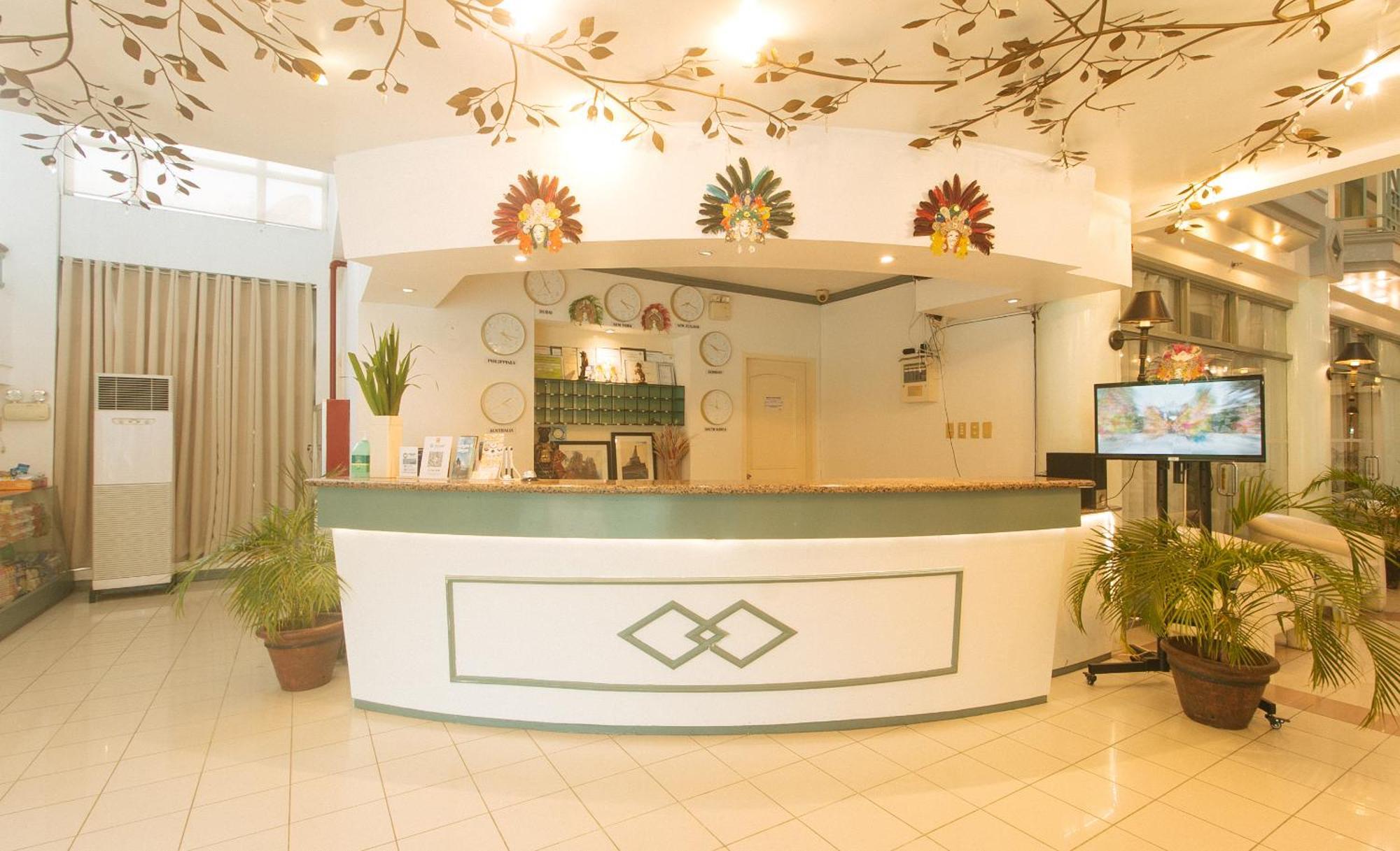 Royal Am Rei Hotel By Reddoorz Bacolod Exterior photo