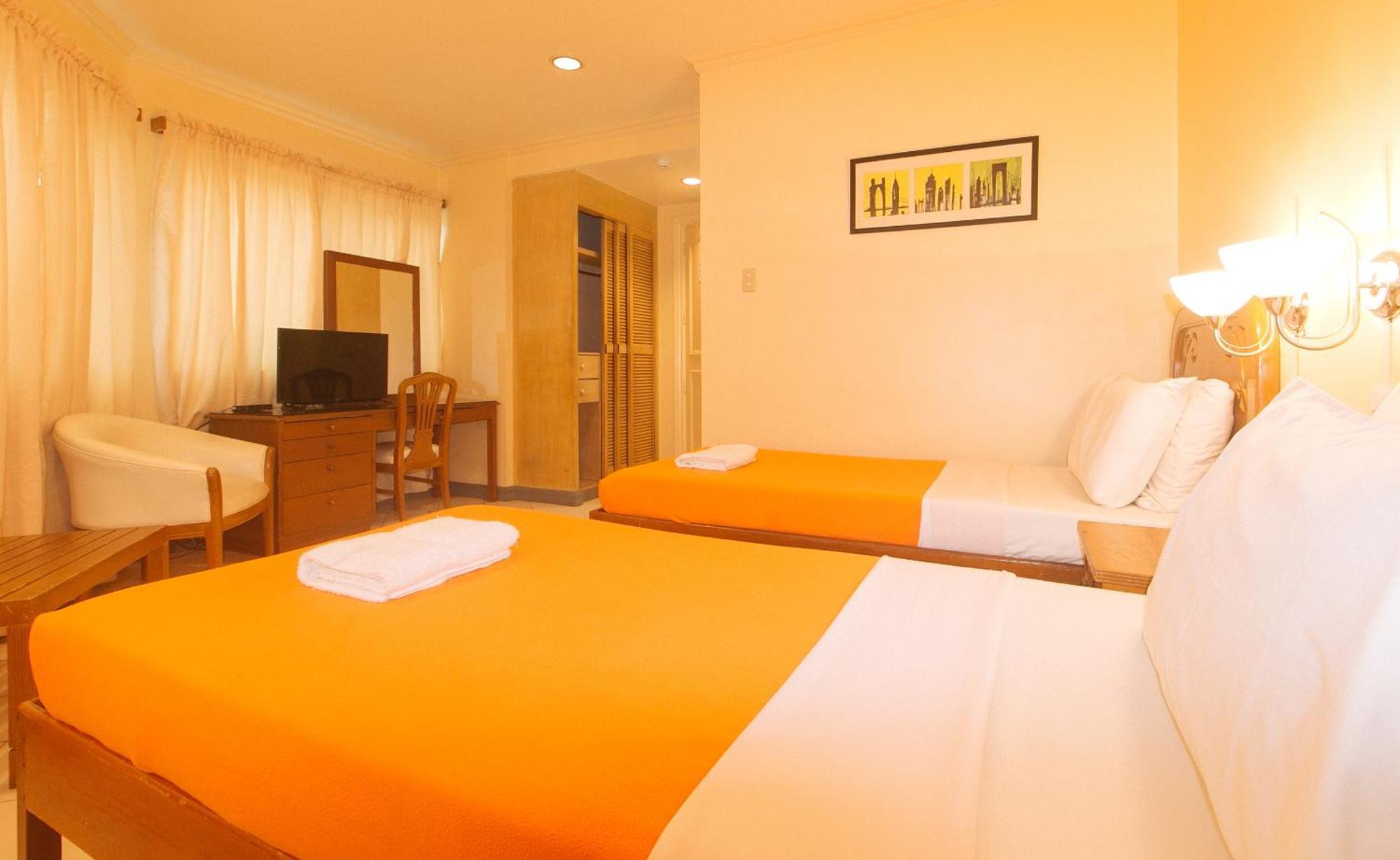 Royal Am Rei Hotel By Reddoorz Bacolod Exterior photo