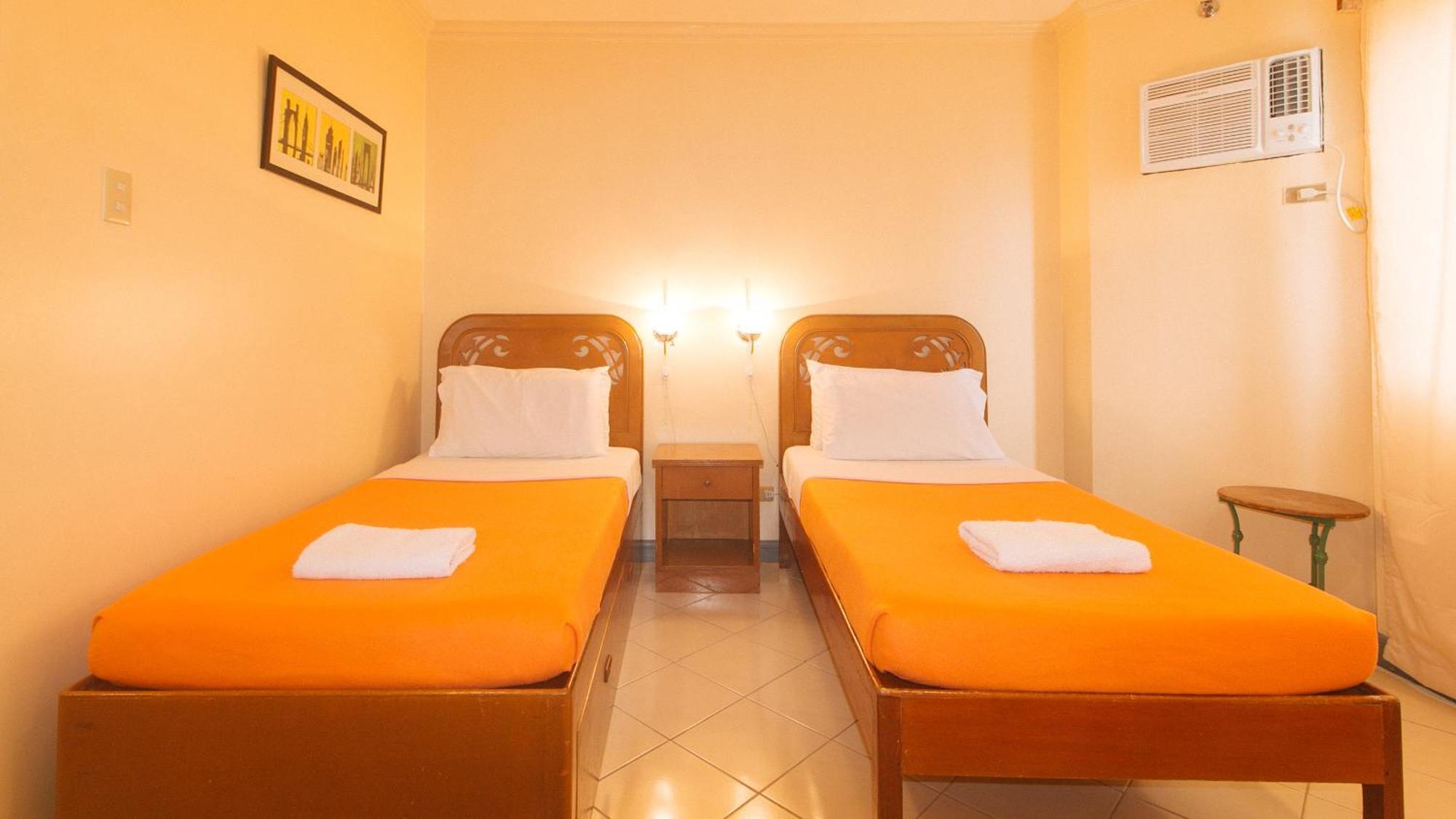 Royal Am Rei Hotel By Reddoorz Bacolod Exterior photo