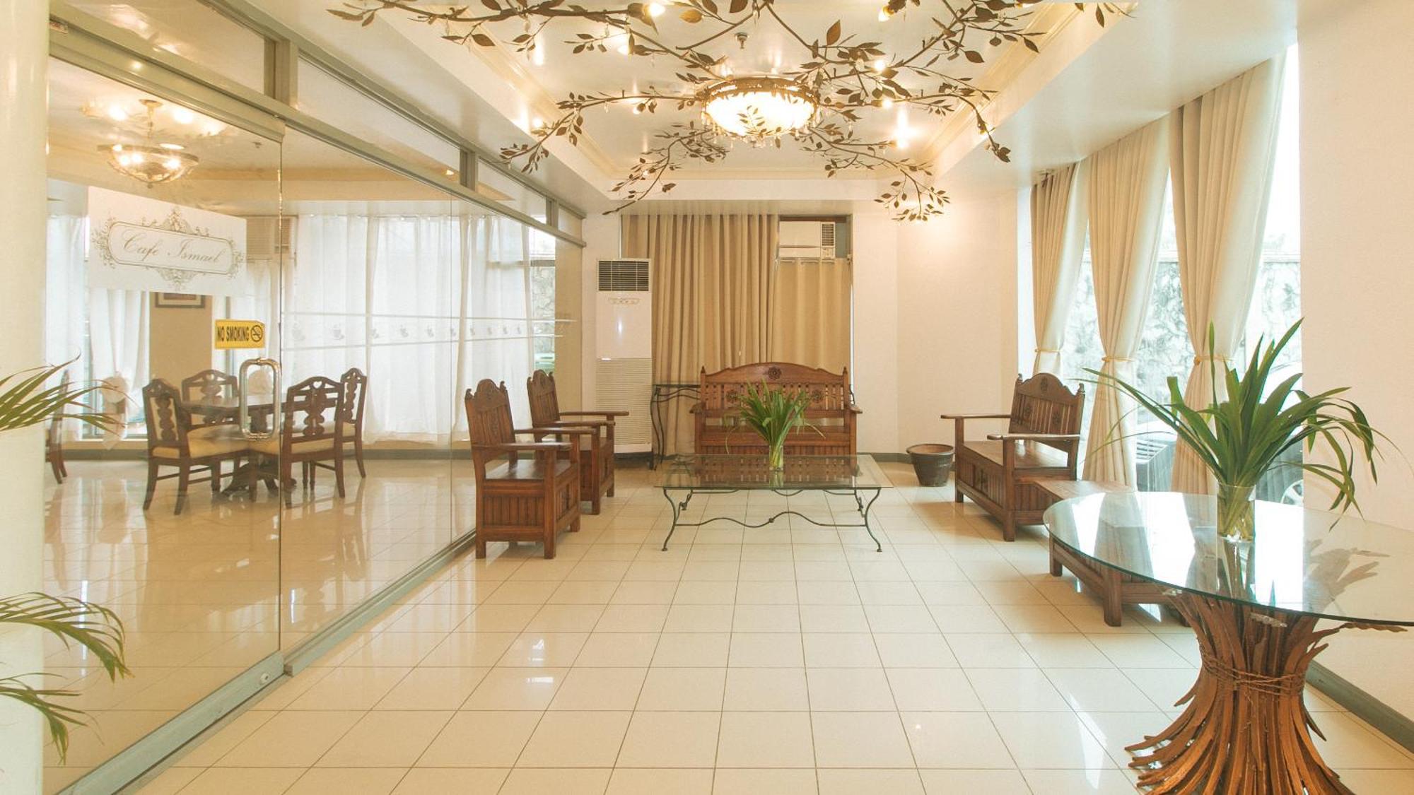 Royal Am Rei Hotel By Reddoorz Bacolod Exterior photo