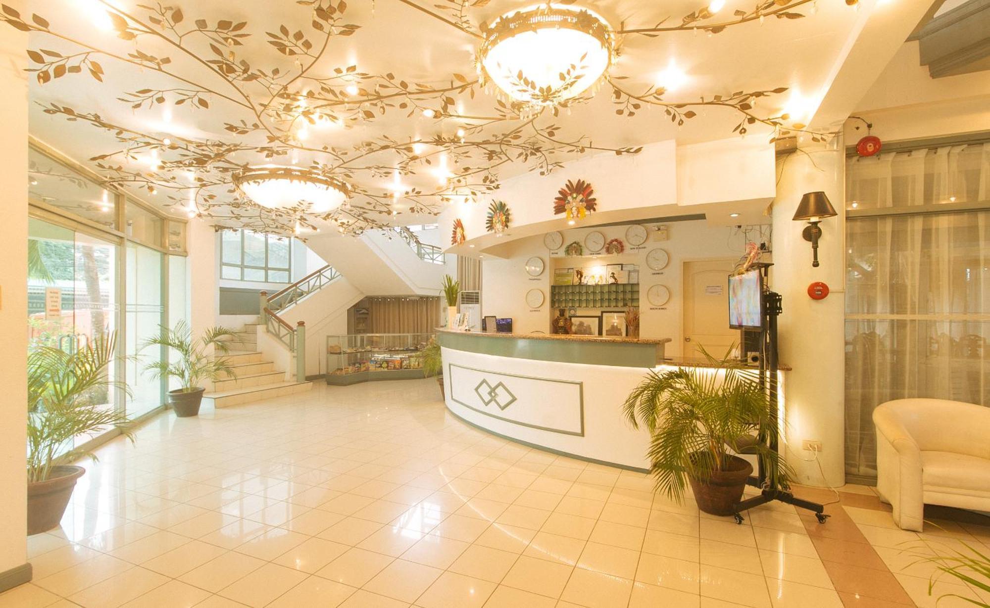 Royal Am Rei Hotel By Reddoorz Bacolod Exterior photo