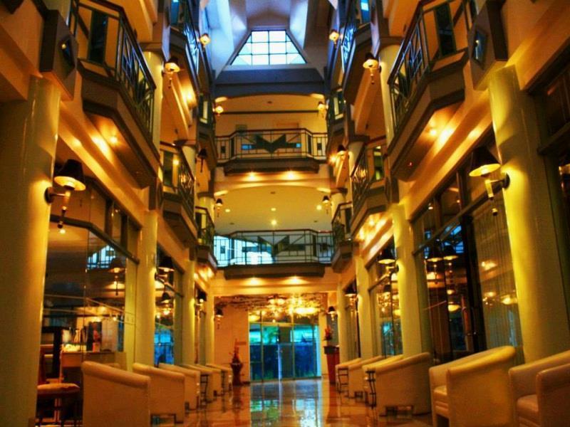 Royal Am Rei Hotel By Reddoorz Bacolod Exterior photo